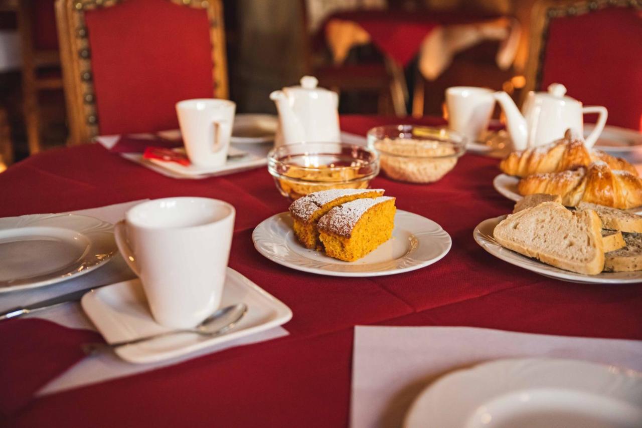 Hotel La Villa Della Regina Gressoney-la-Trinité Buitenkant foto